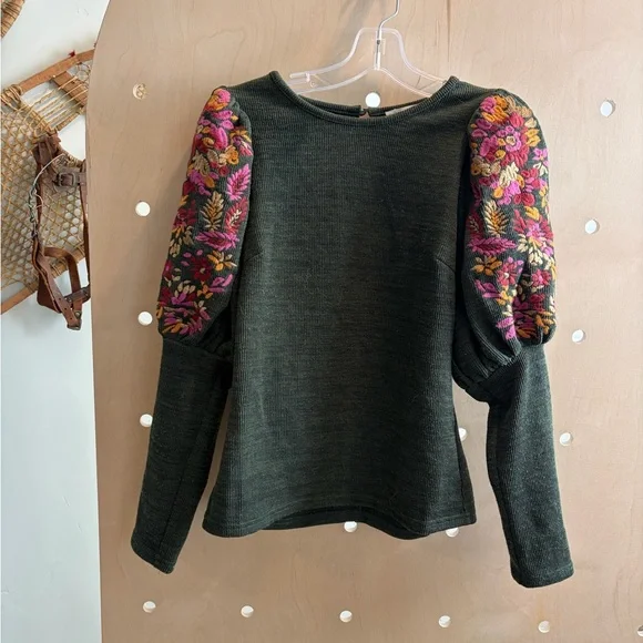 THML Floral Embroidered Bishop Sleeve Top in Green Size Small - Picture 2 of 7